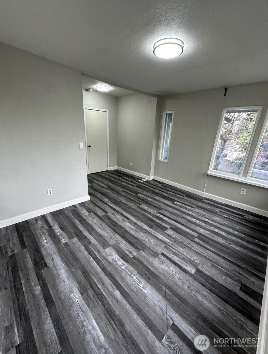 10033 Des Moines Memorial Drive Property Photo 8