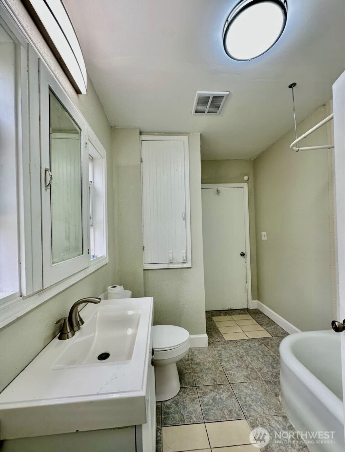 10033 Des Moines Memorial Drive Property Photo 11