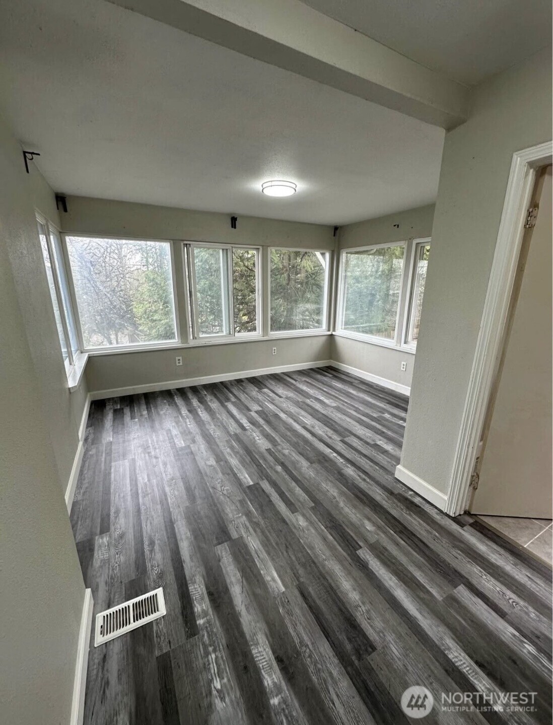10033 Des Moines Memorial Drive Property Photo 13