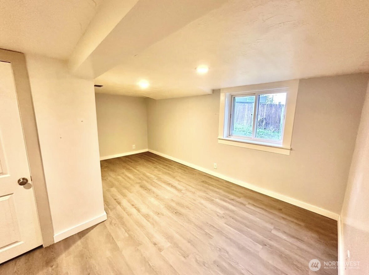 10033 Des Moines Memorial Drive Property Photo 25