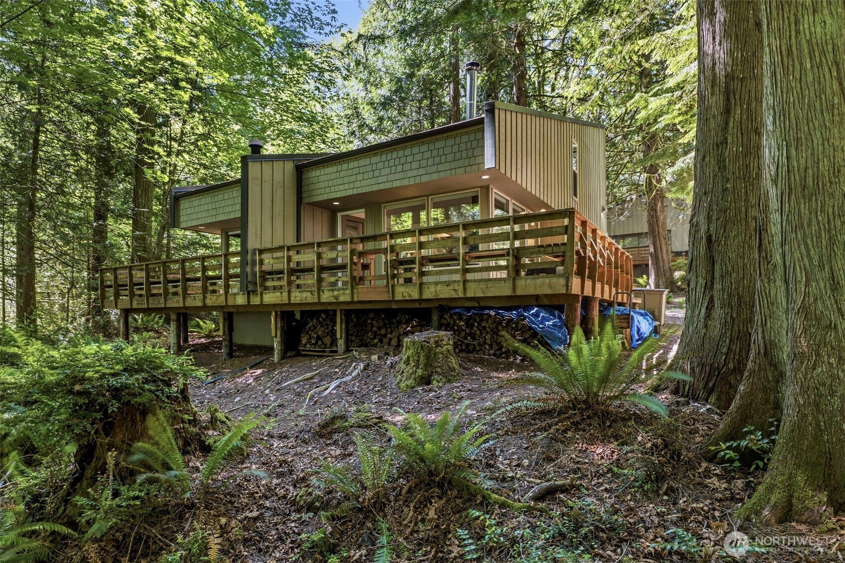 304 E Pointes Drive Property Photo 25