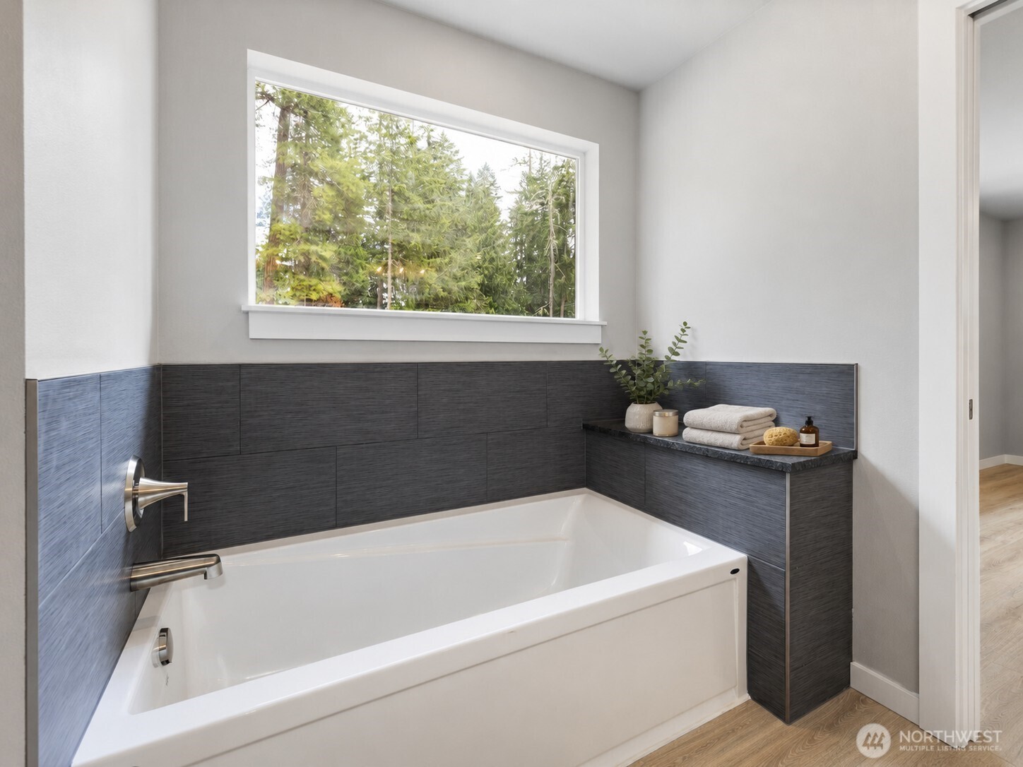 4132 Lakeview Avenue Property Photo 11