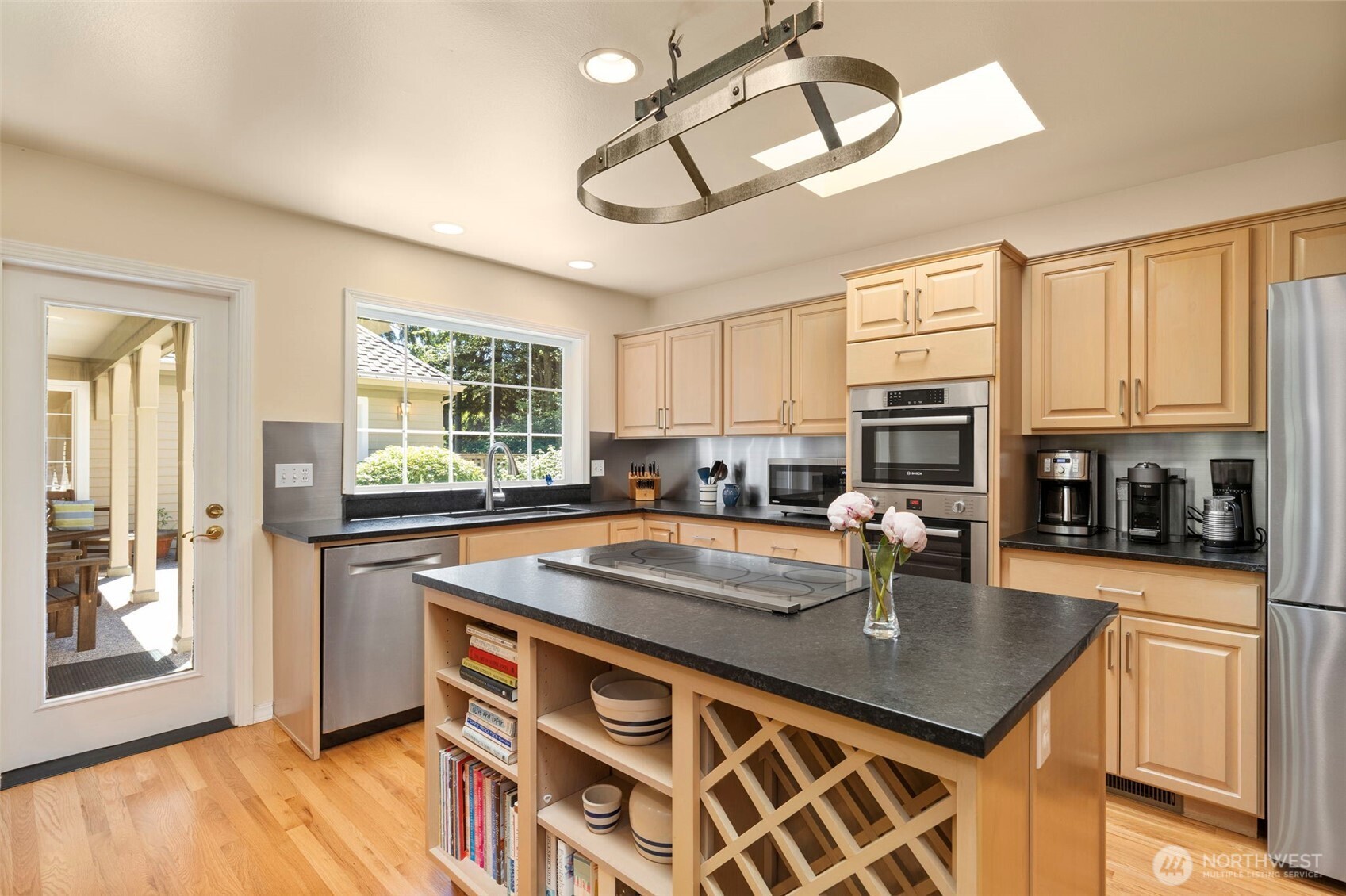203 Baycliff Drive Property Photo 10