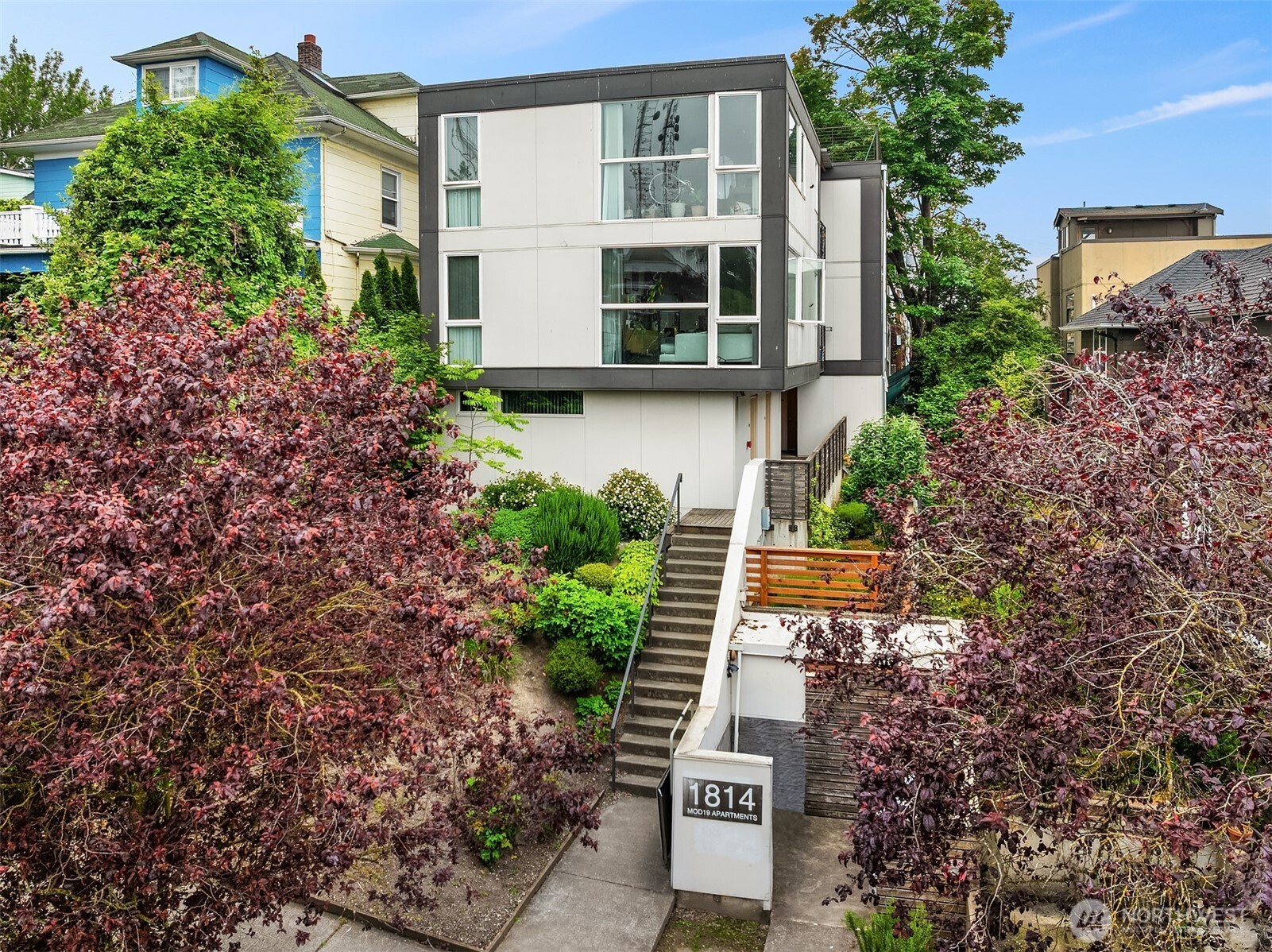 1814 E Denny Way Property Photo 2