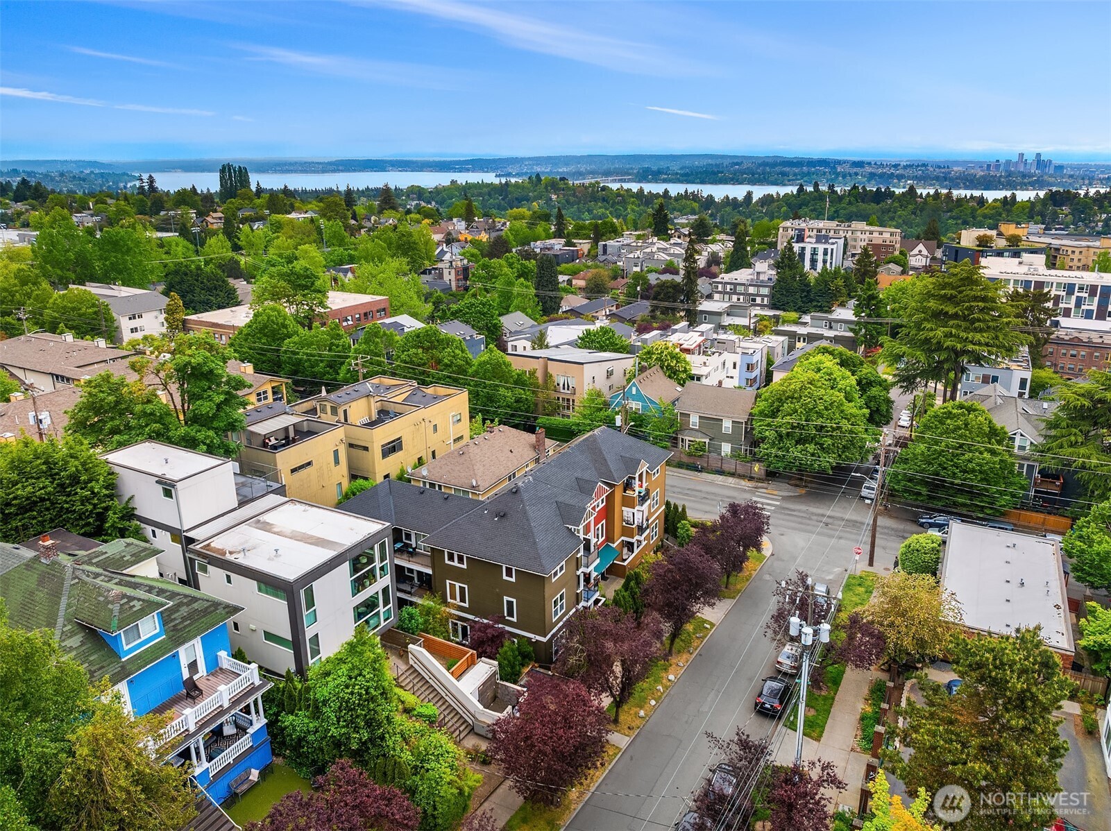 1814 E Denny Way Property Photo 3