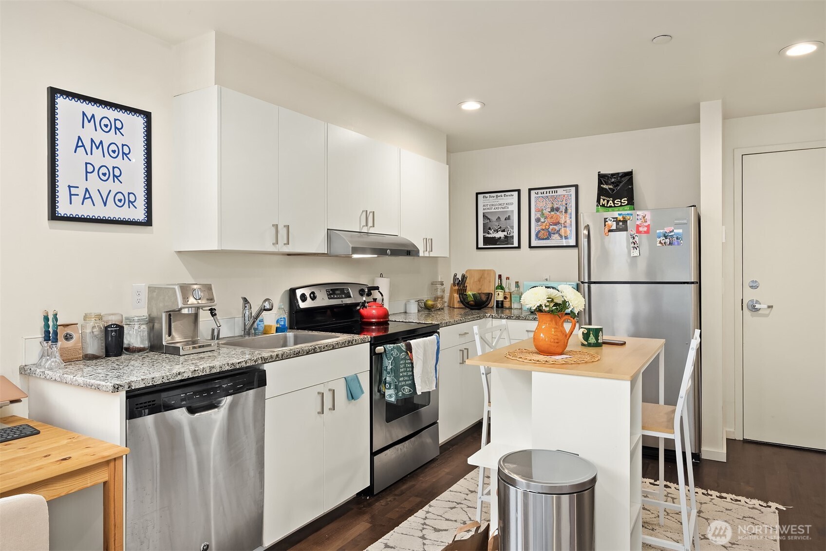 1814 E Denny Way Property Photo 7