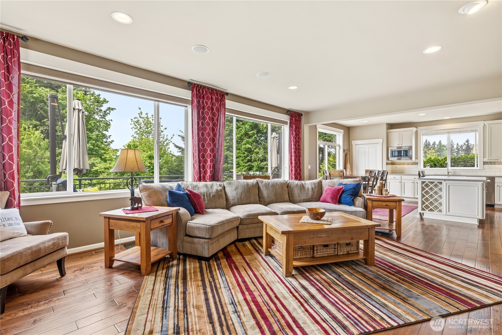 5001 70th Place Property Photo 8