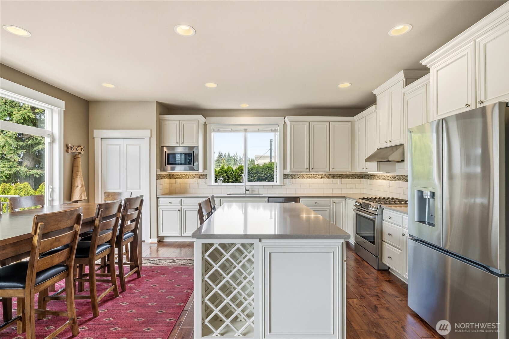 5001 70th Place Property Photo 11