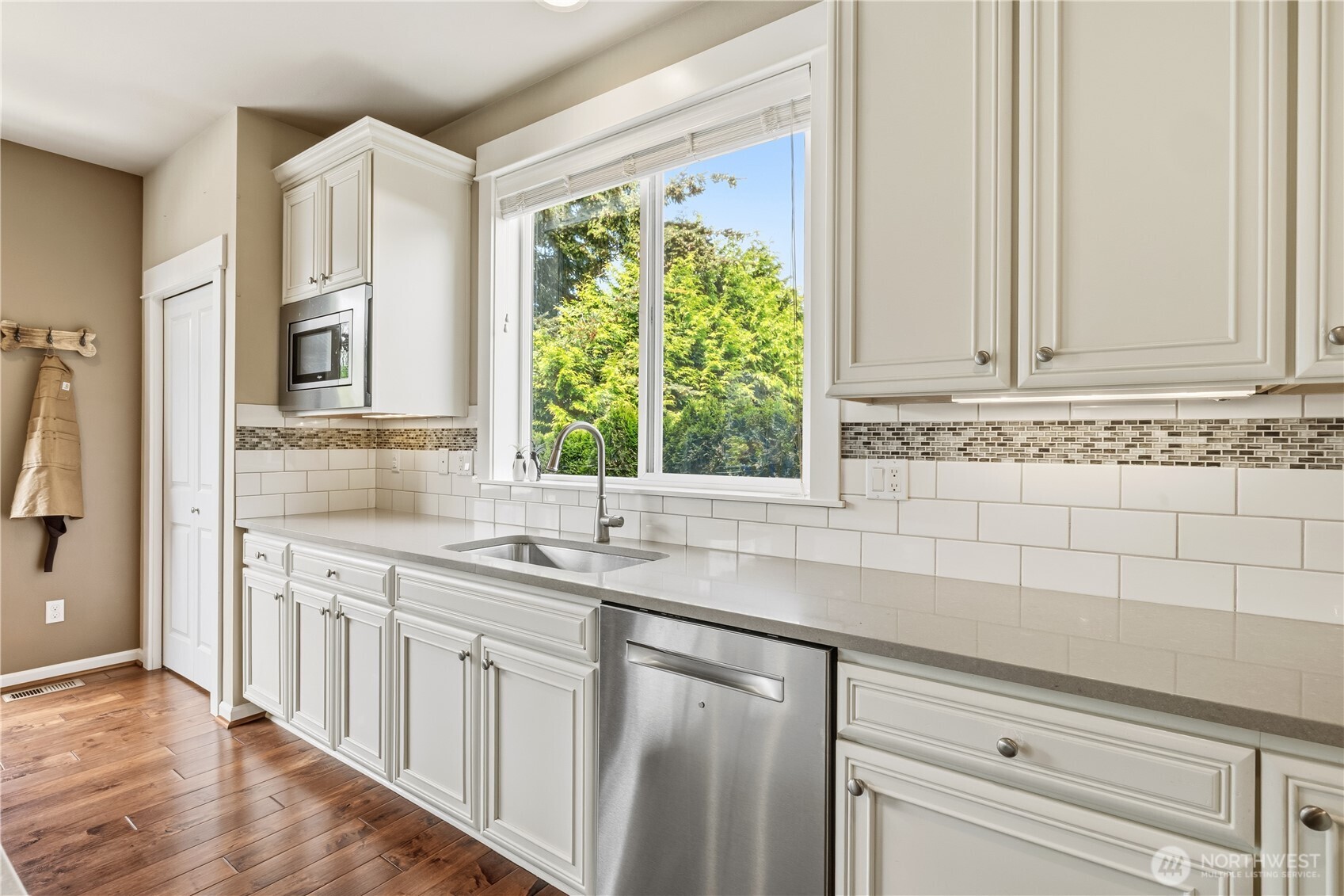 5001 70th Place Property Photo 16
