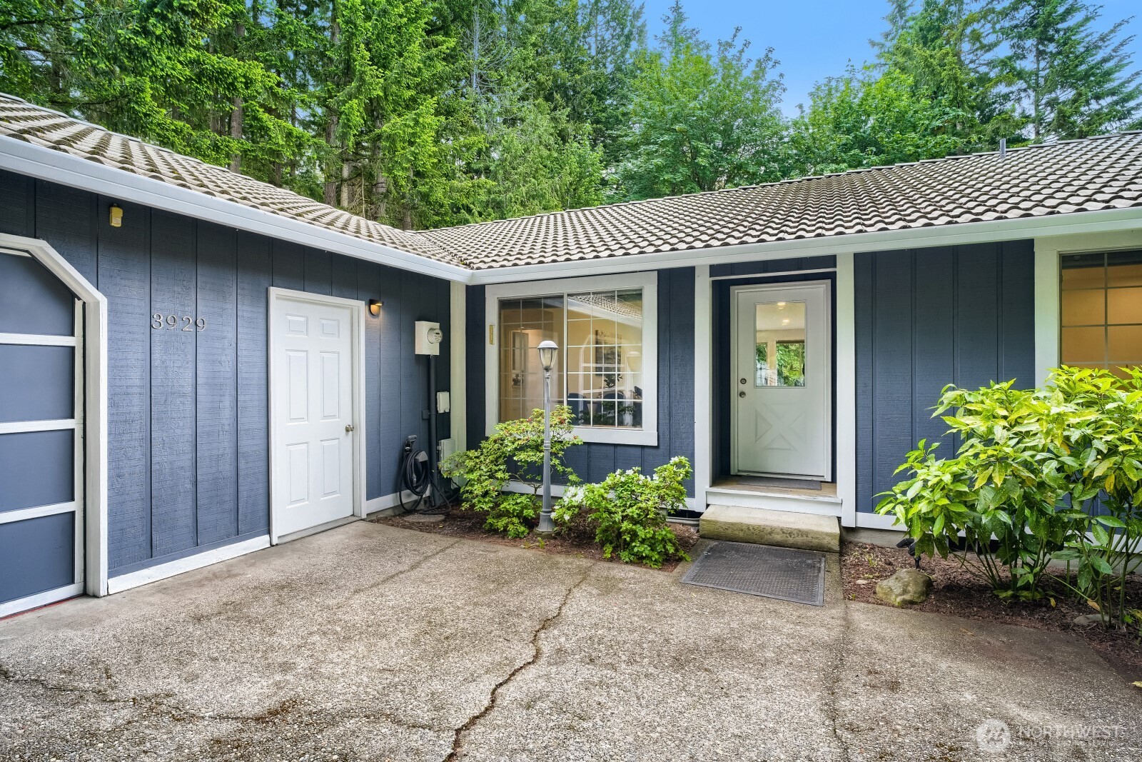 3929 Hoffman Court Property Photo 1