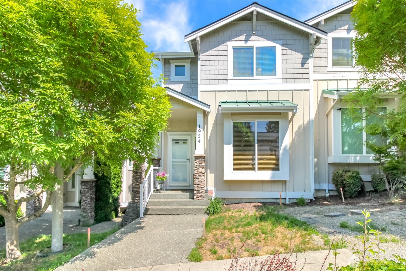 1924 S 240th Street Property Photo 1