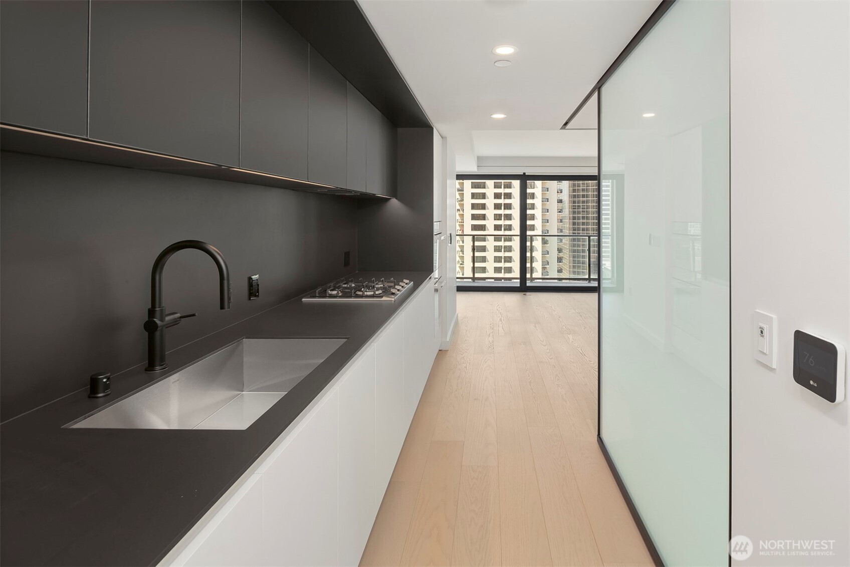 300 Virginia Street 1113 Property Photo 3