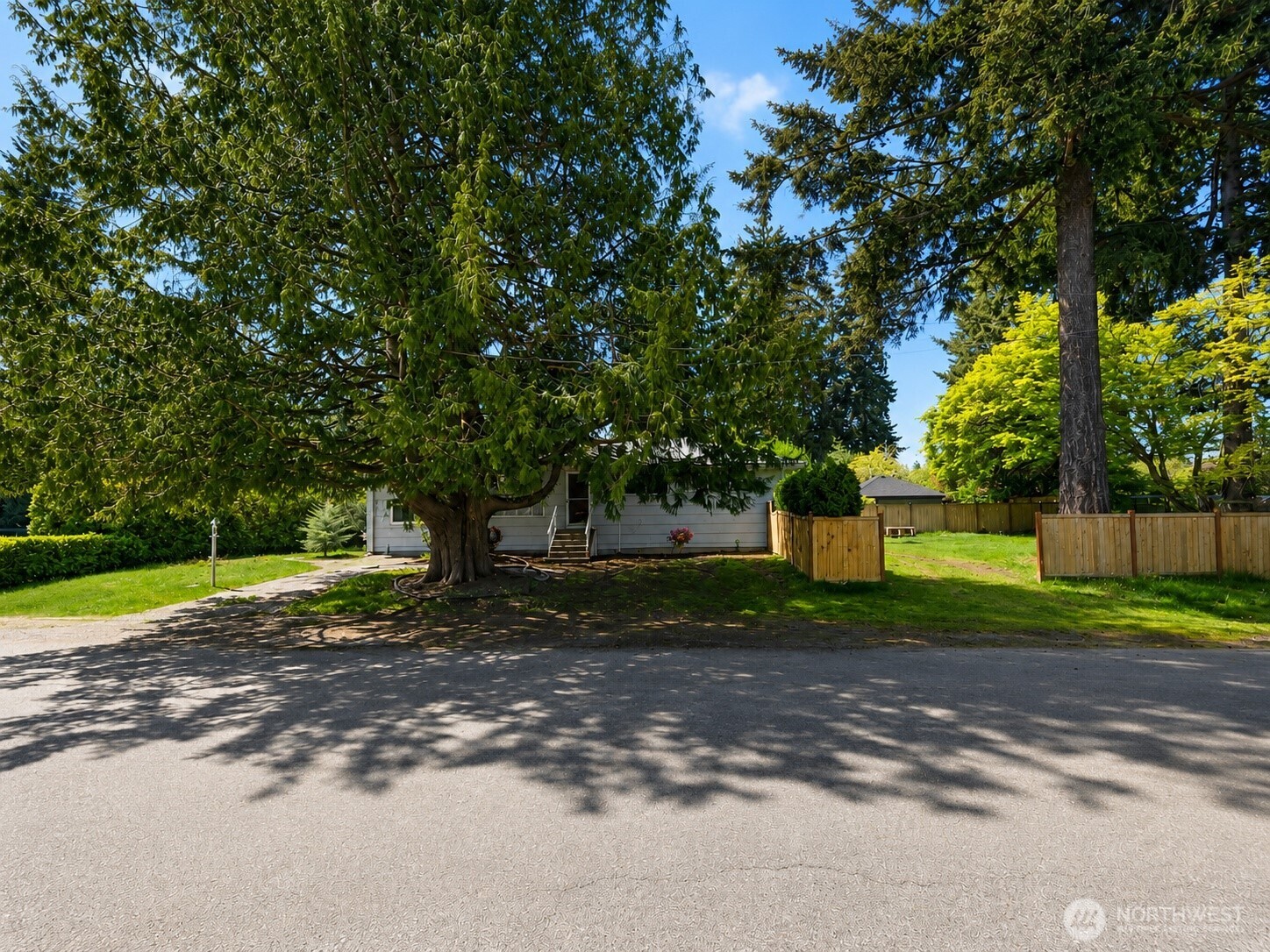 19001 Wallingford Ave Property Photo 1