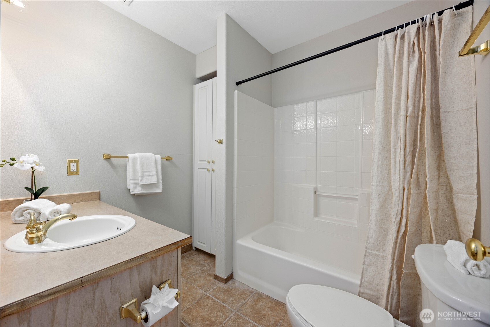 2307 W Woodin Avenue 1e Property Photo 9