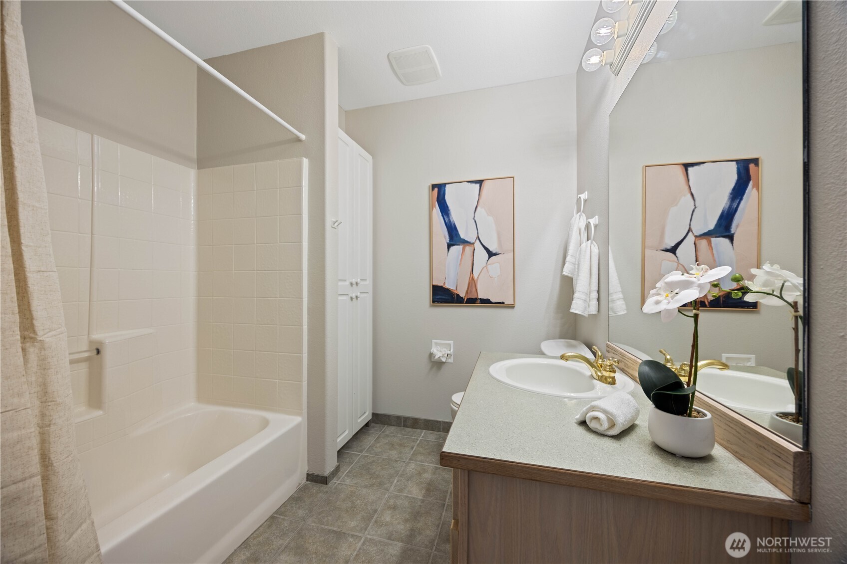 2307 W Woodin Avenue 1e Property Photo 12