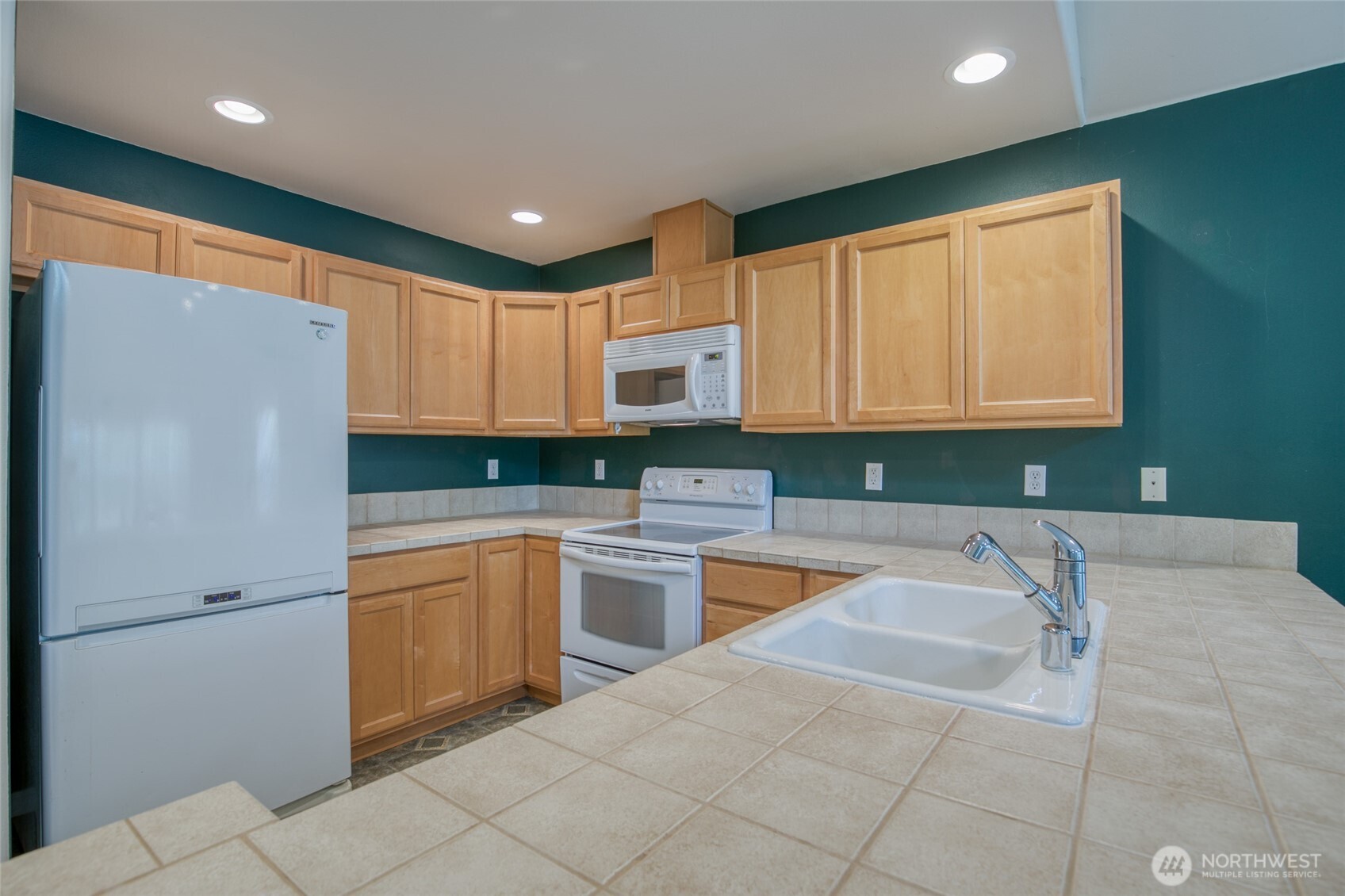 899 Wawona Avenue Property Photo 8