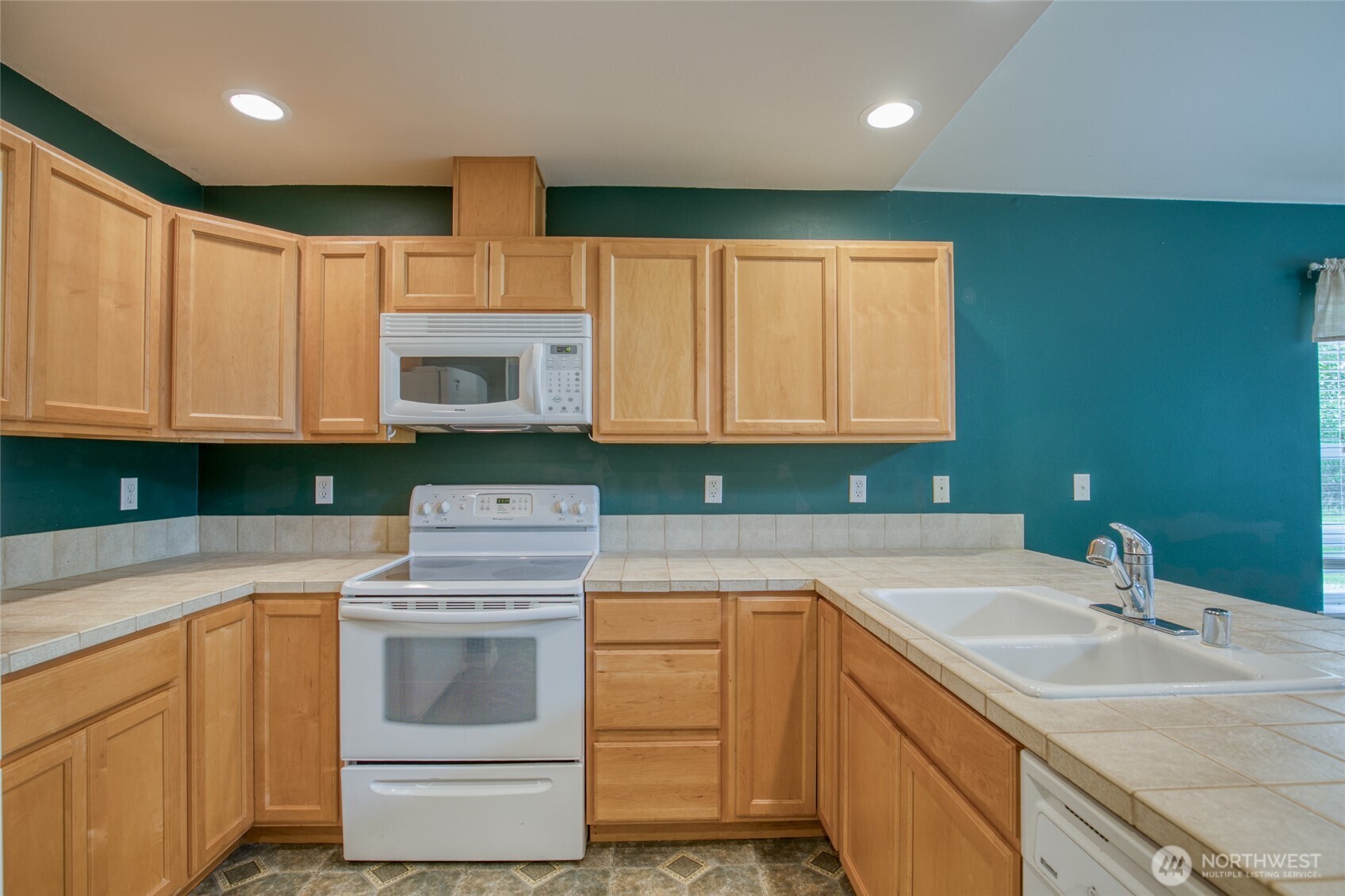 899 Wawona Avenue Property Photo 9