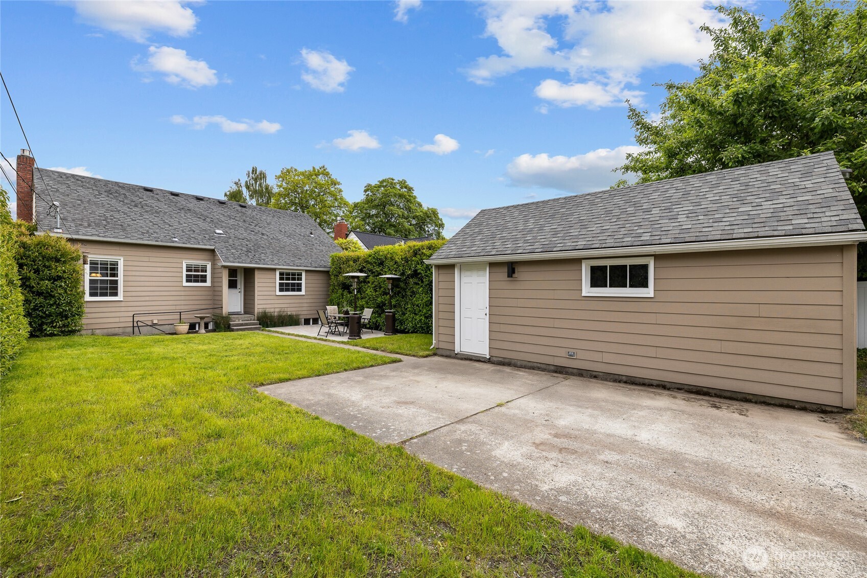 4144 N 30th Street Property Photo 4