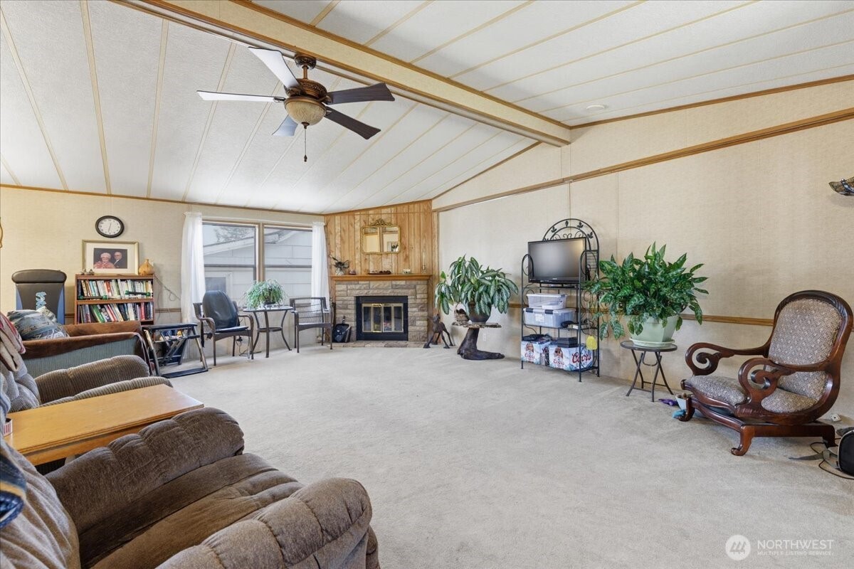 415 Sunny Drive Property Photo 3