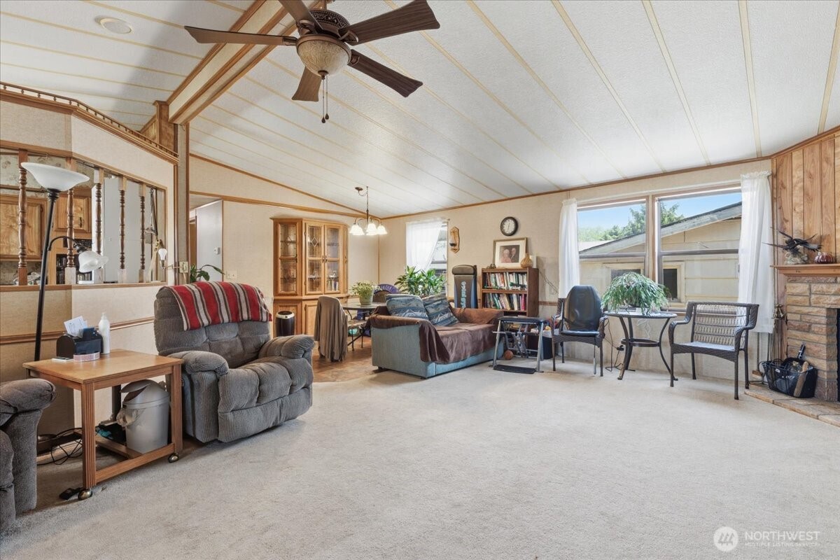 415 Sunny Drive Property Photo 4