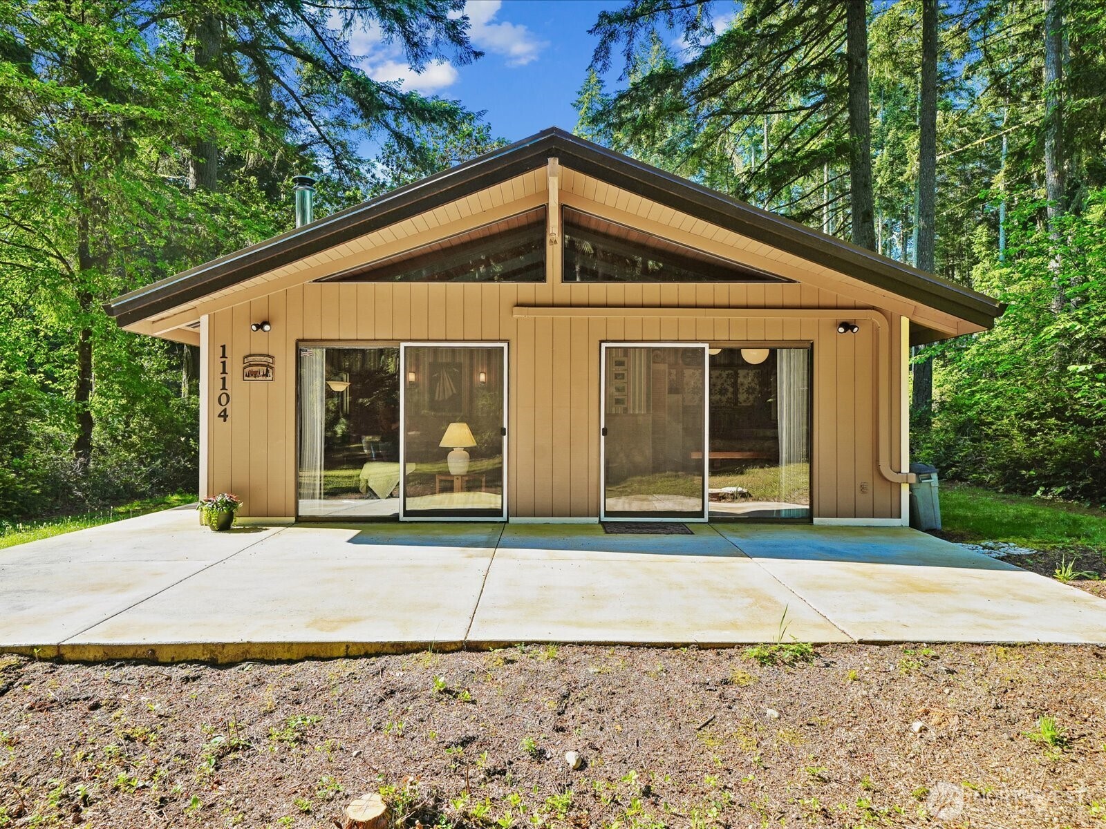 11104 Leschi Circle Property Photo 1