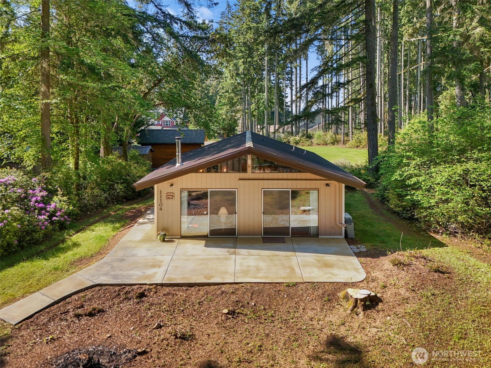 11104 Leschi Circle Property Photo 3