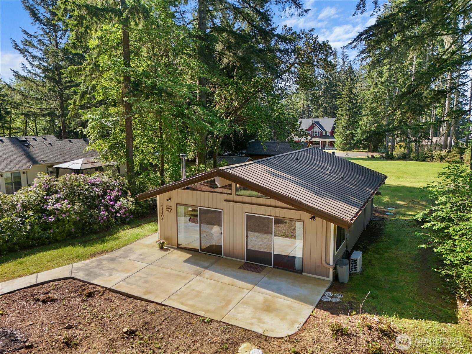 11104 Leschi Circle Property Photo 4