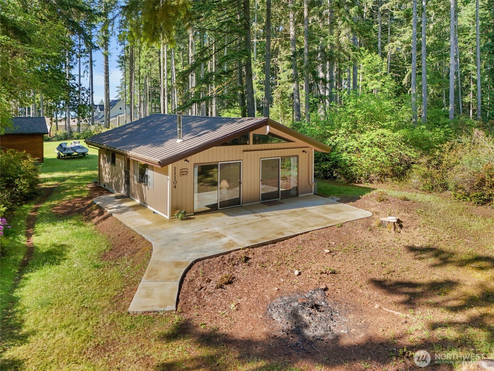 11104 Leschi Circle Property Photo 6