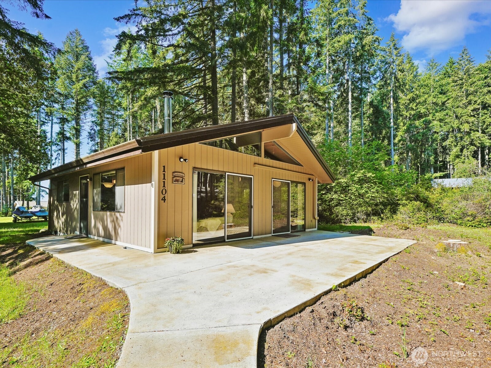 11104 Leschi Circle Property Photo 7