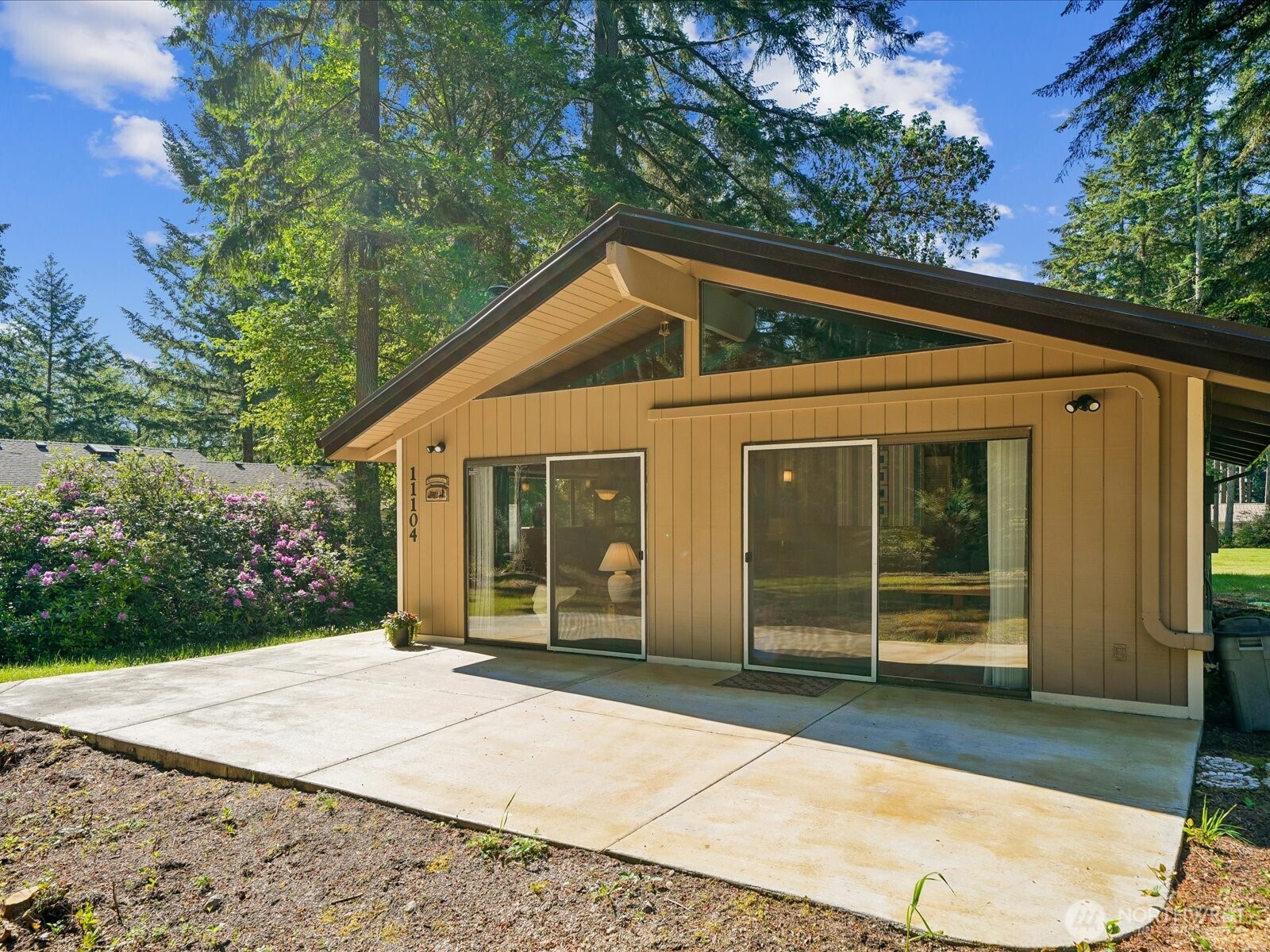 11104 Leschi Circle Property Photo 8