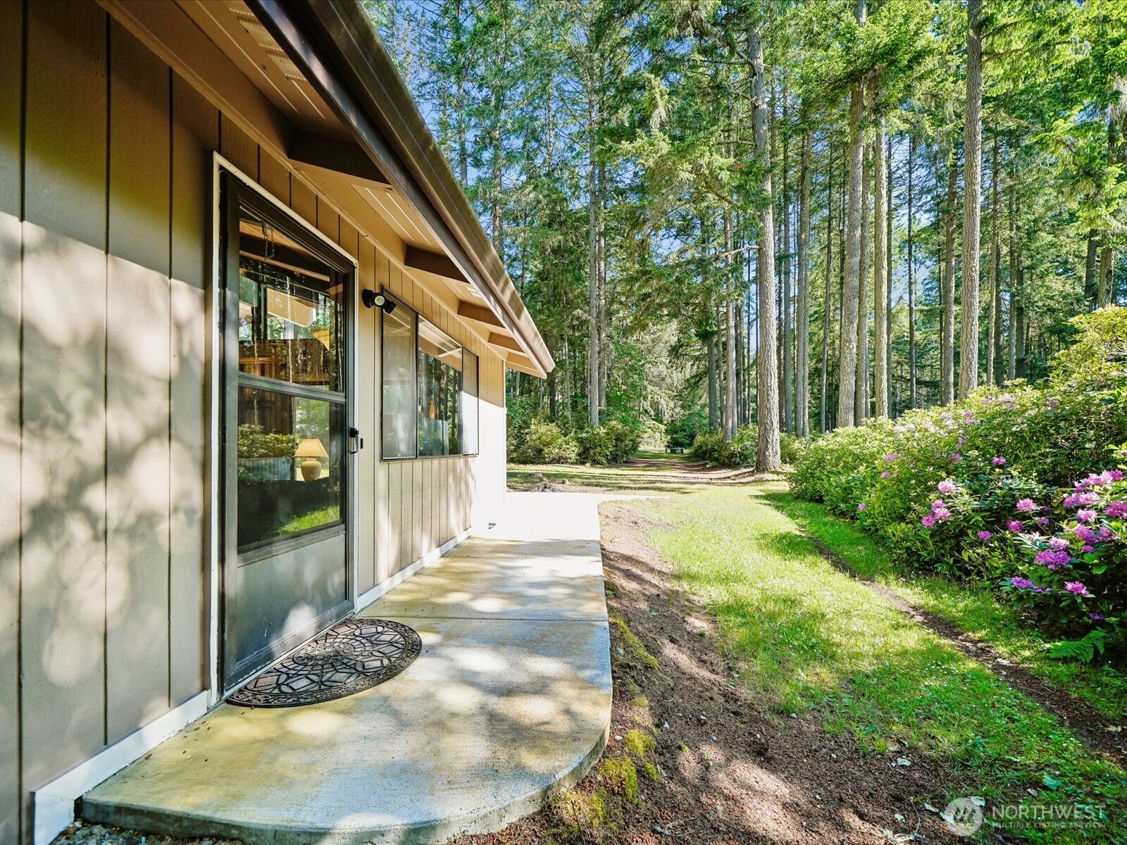 11104 Leschi Circle Property Photo 9