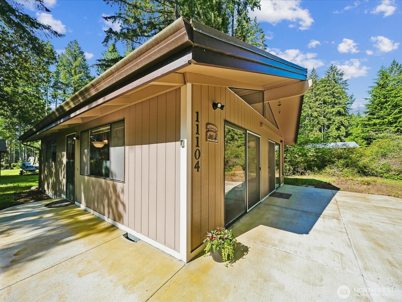 11104 Leschi Circle Property Photo 34