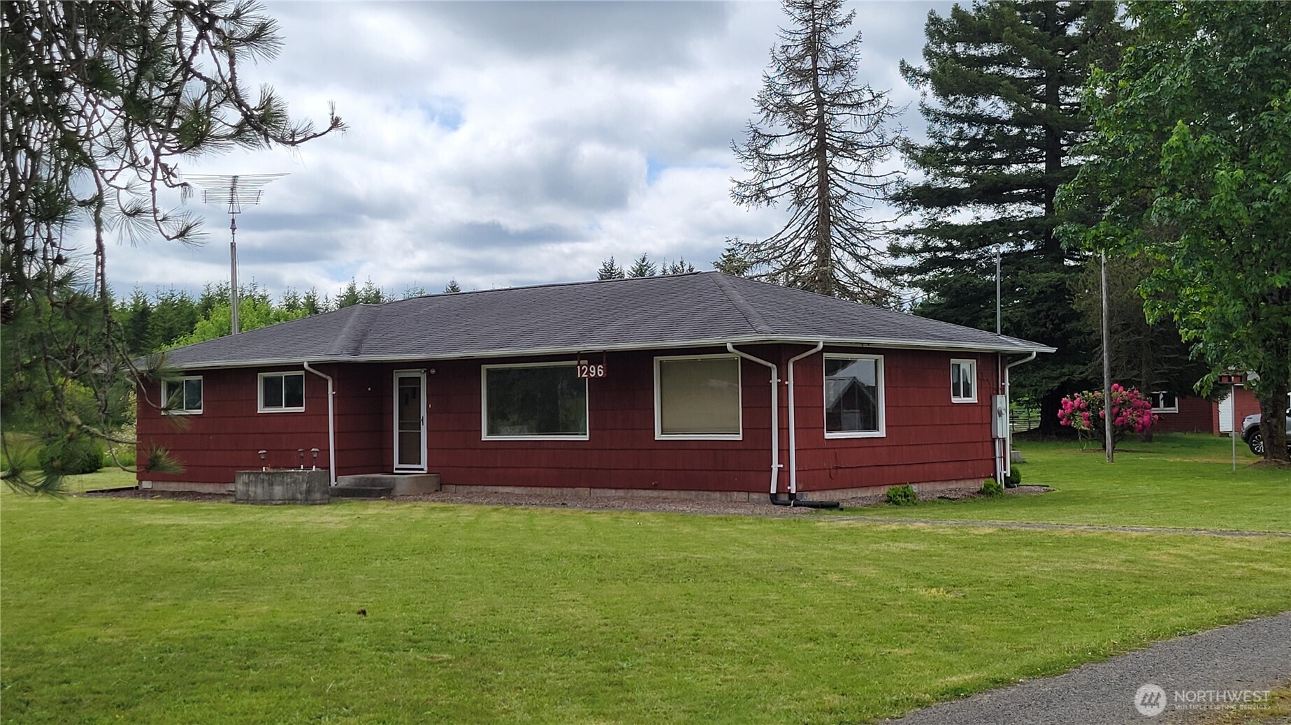 1296 Us Hwy 12 Property Photo 32