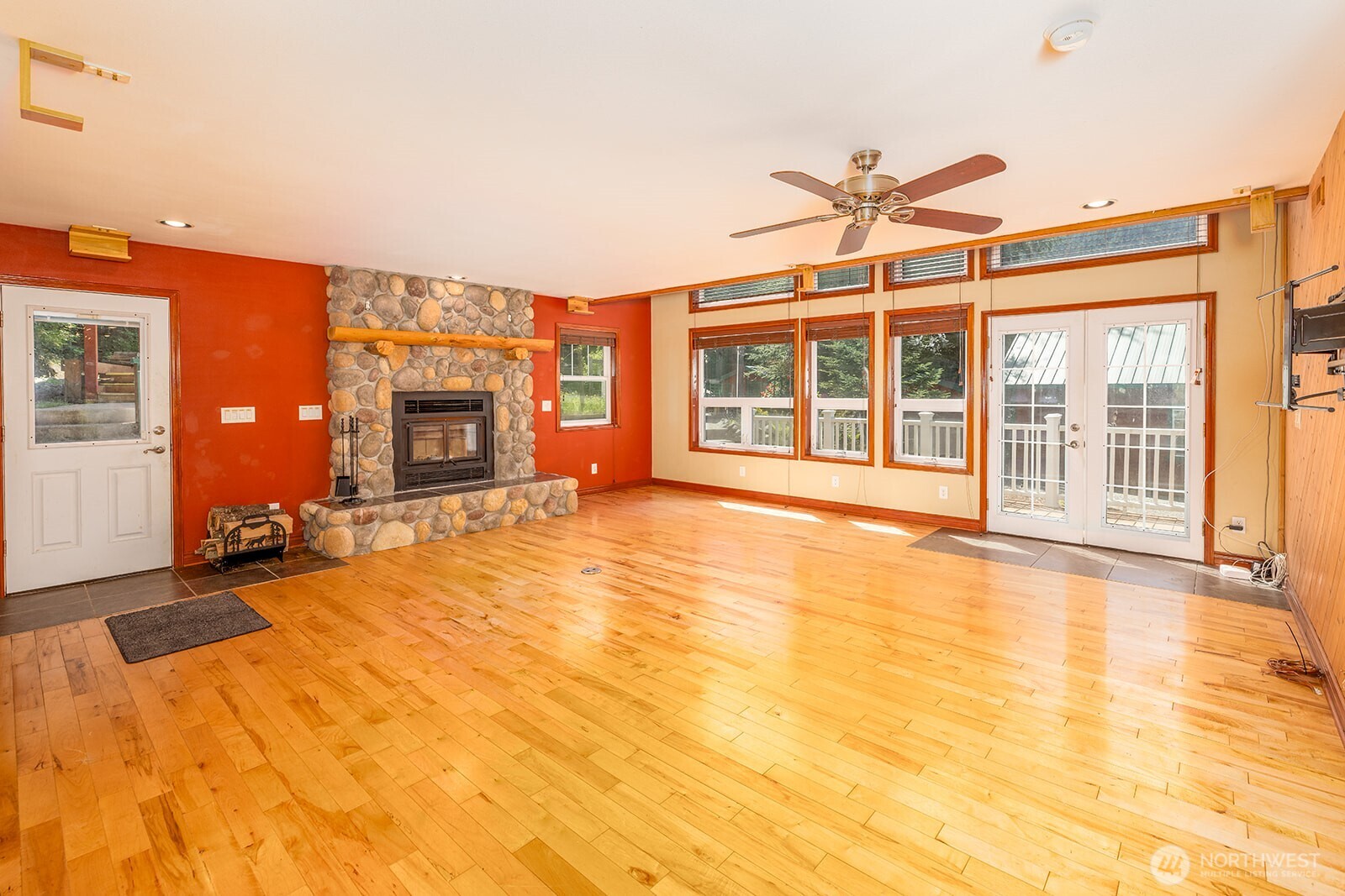35353 North Shore Drive Property Photo 7