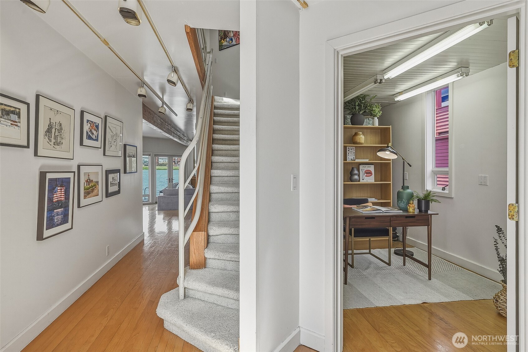 10 E Roanoke Street 8 Property Photo 6