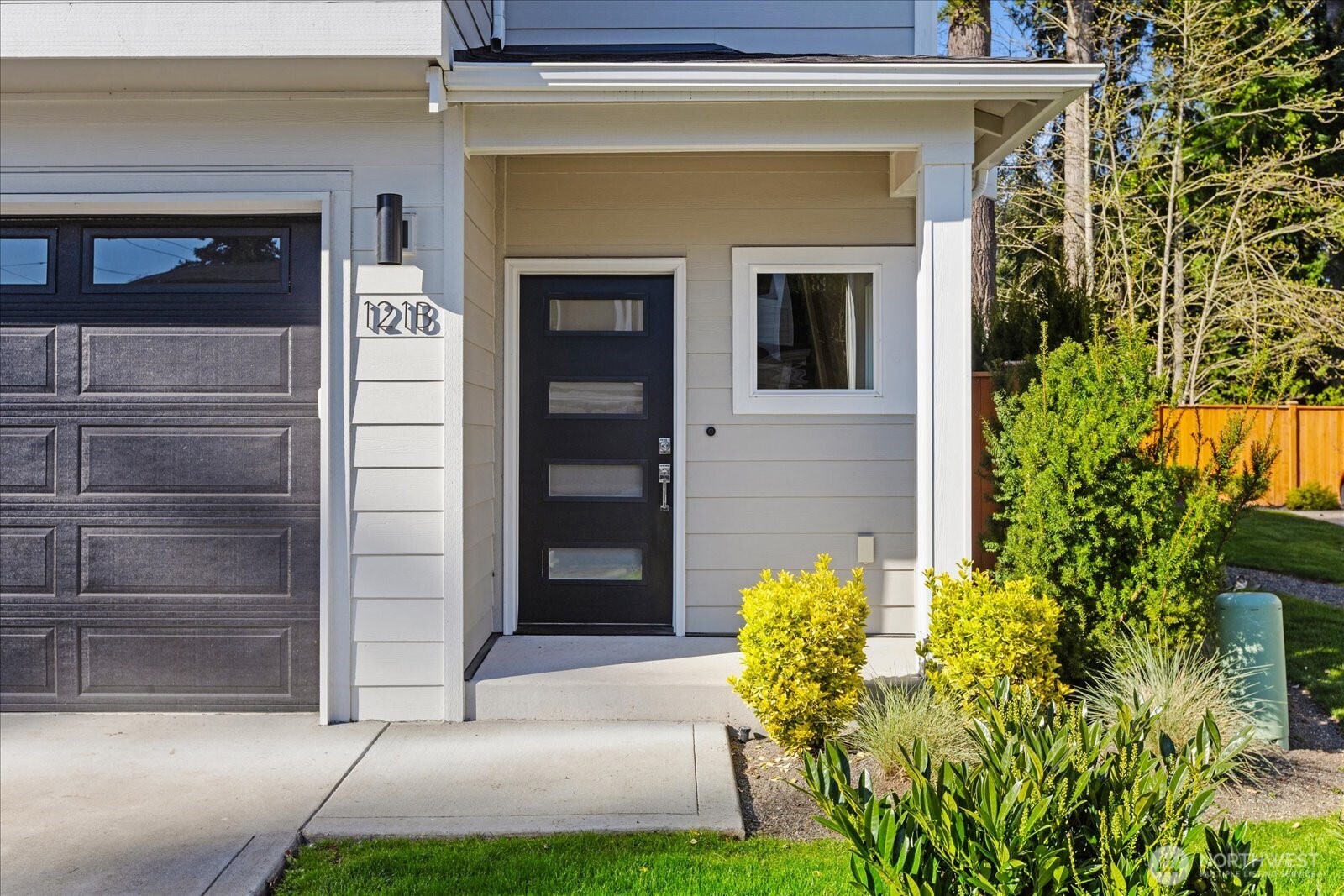 121 171st Place B Property Photo 3