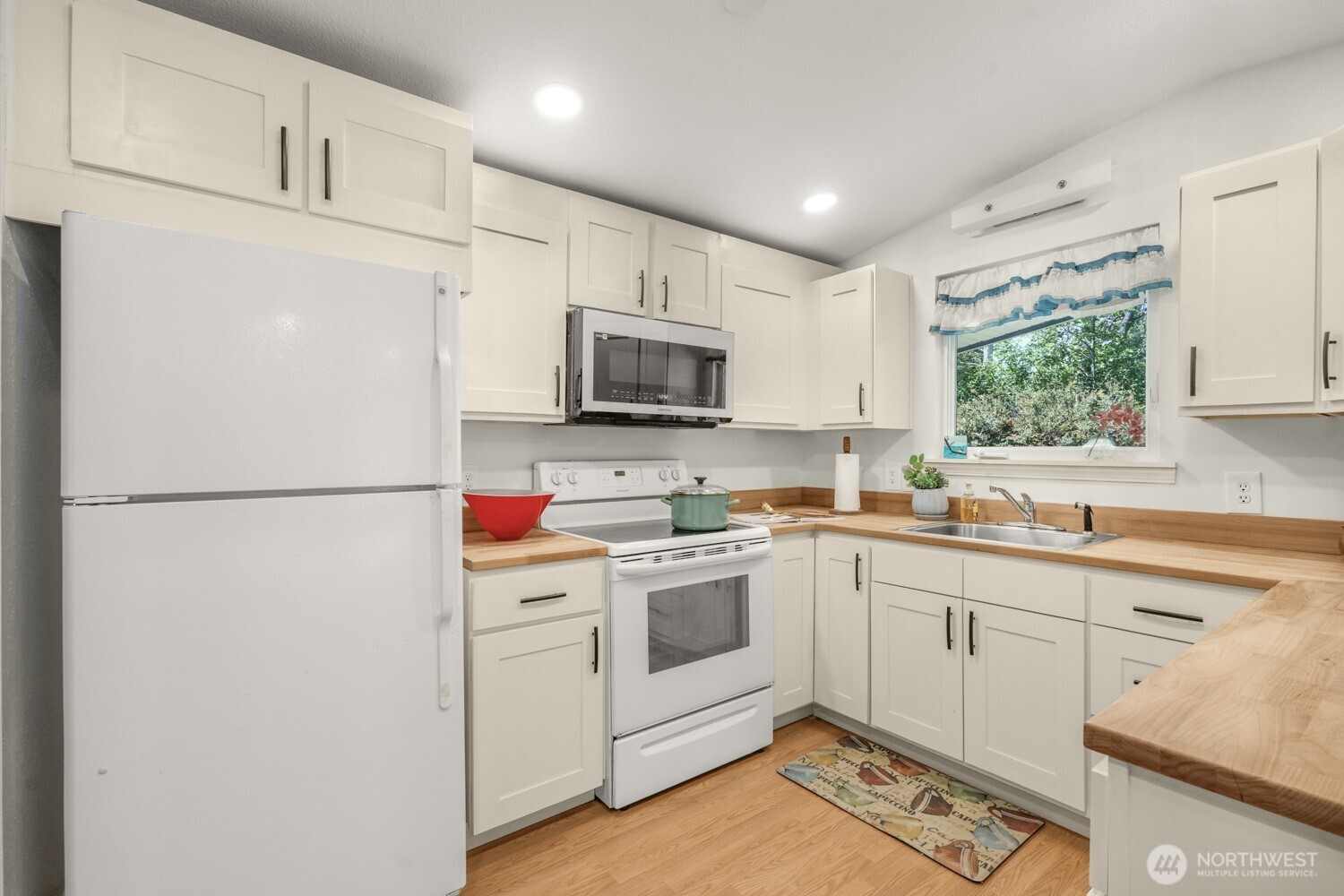 28103 R Street Property Photo 11