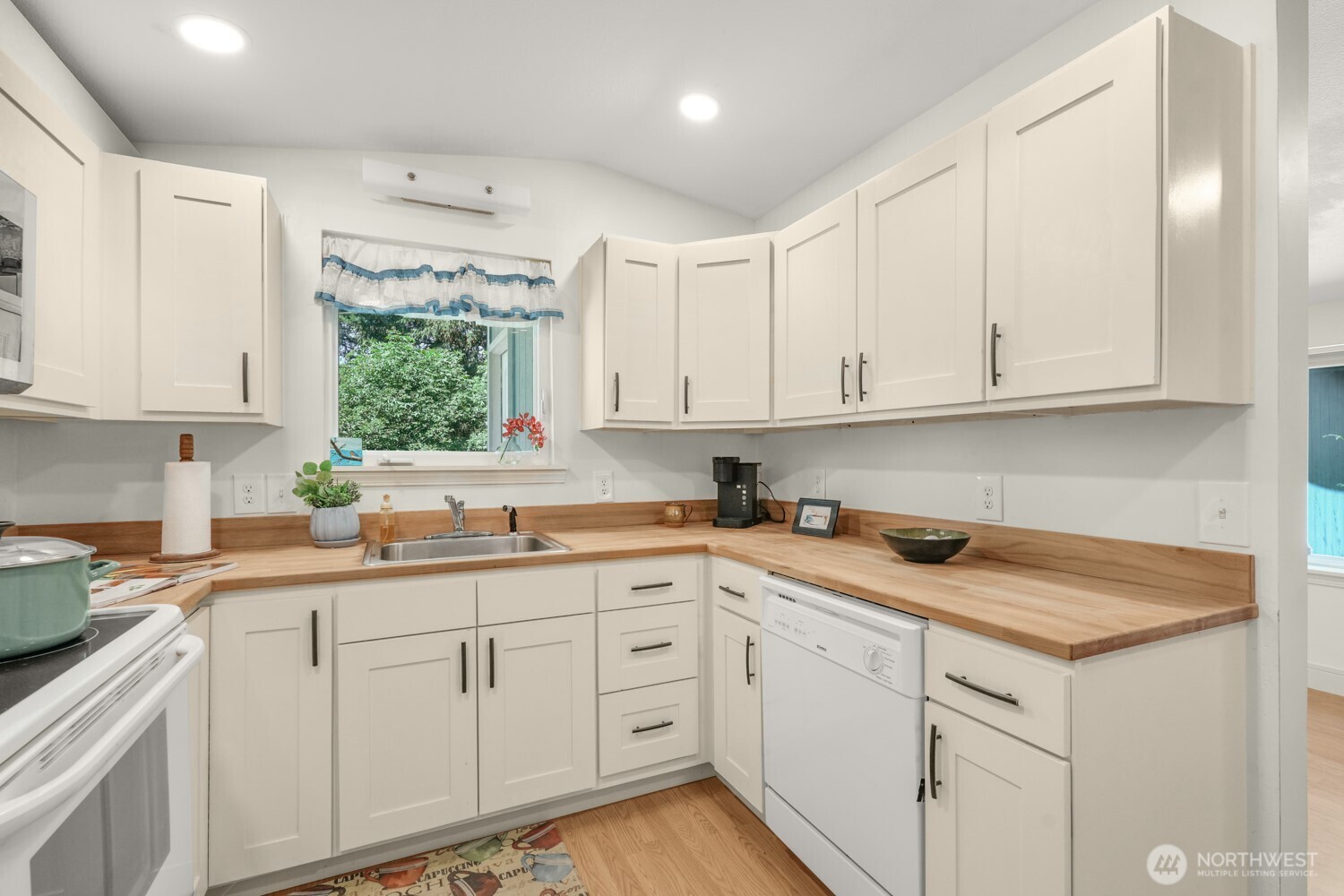 28103 R Street Property Photo 12