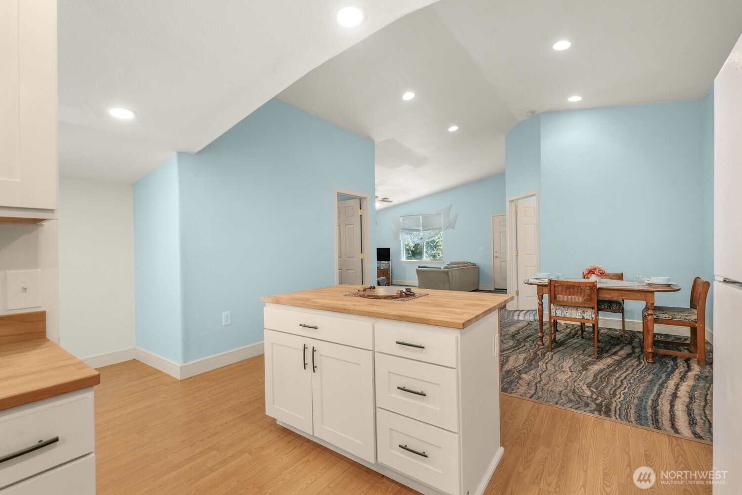 28103 R Street Property Photo 13
