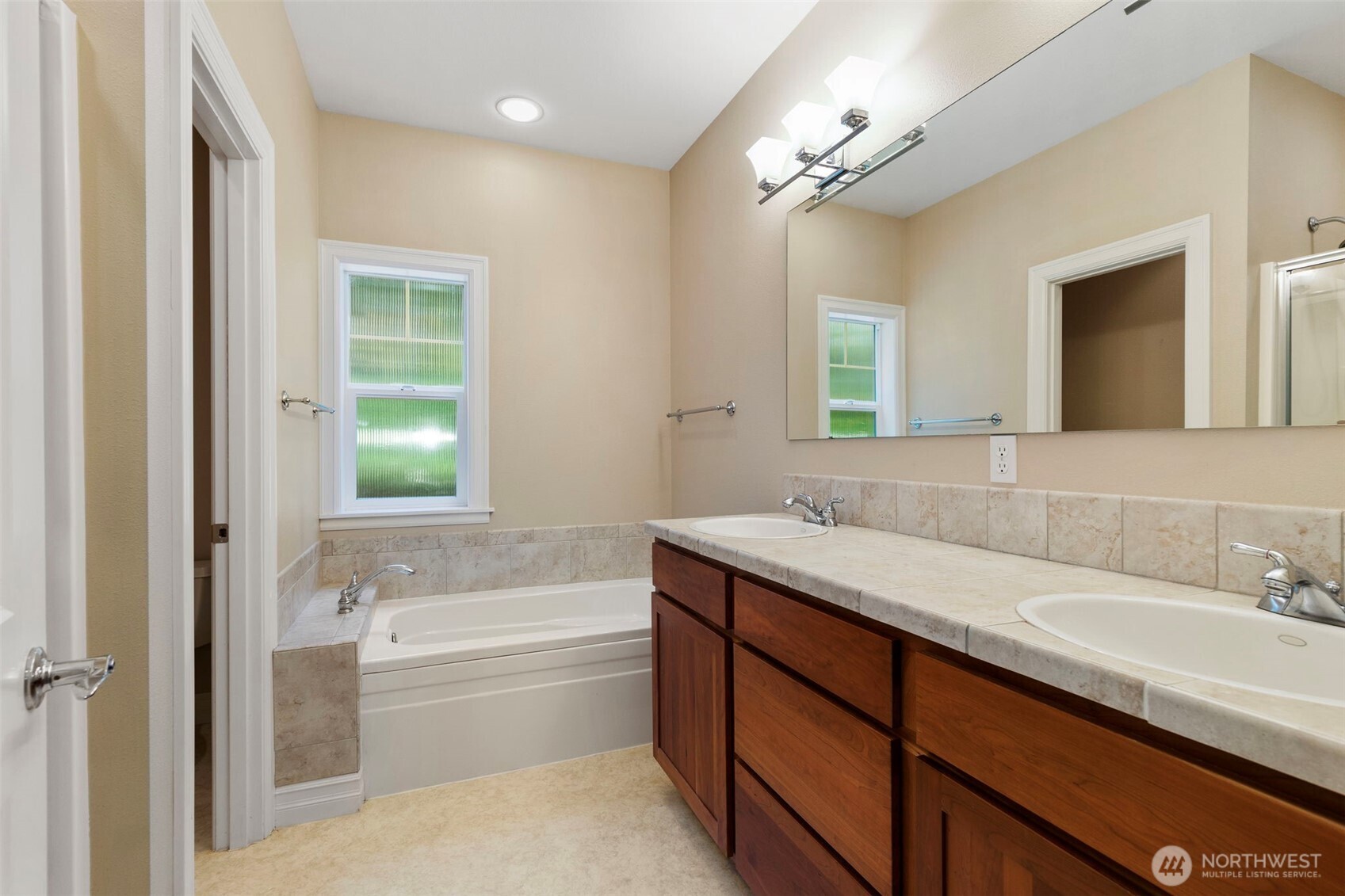 2219 Ne Riddell Road Property Photo 30