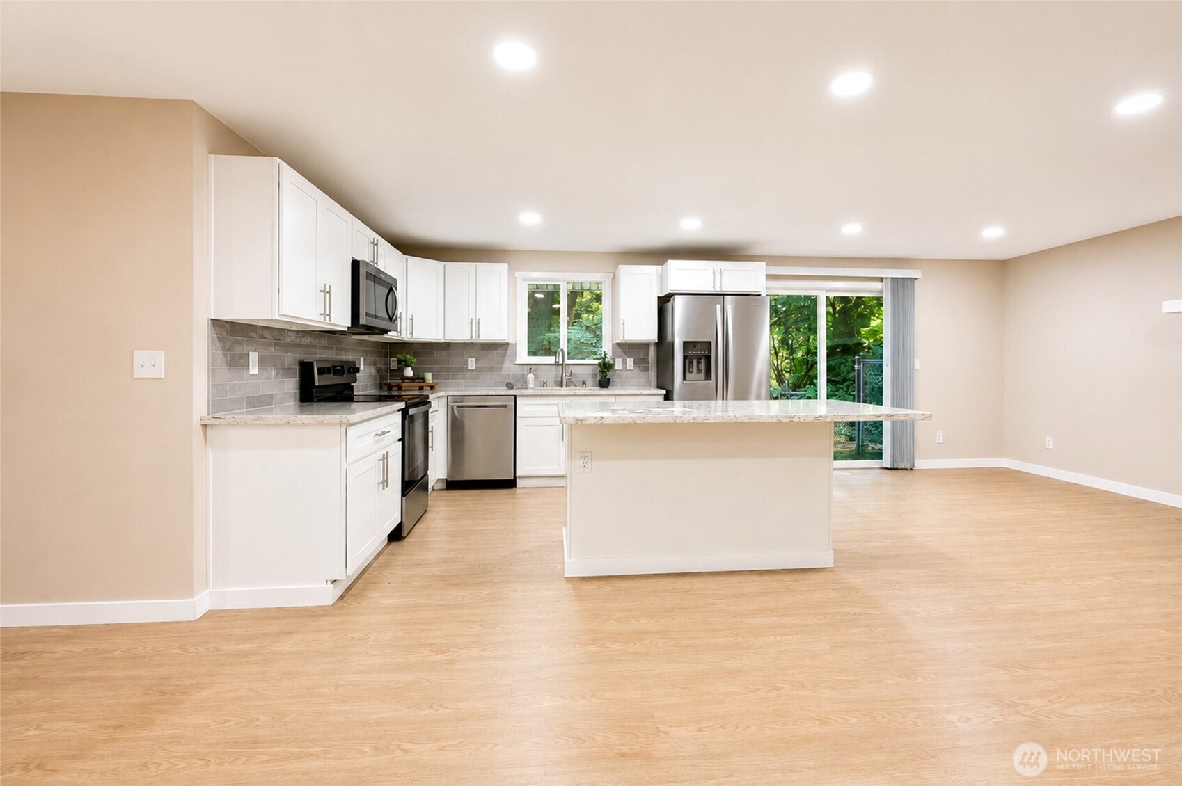 6720 Alder Glen Drive Property Photo 13