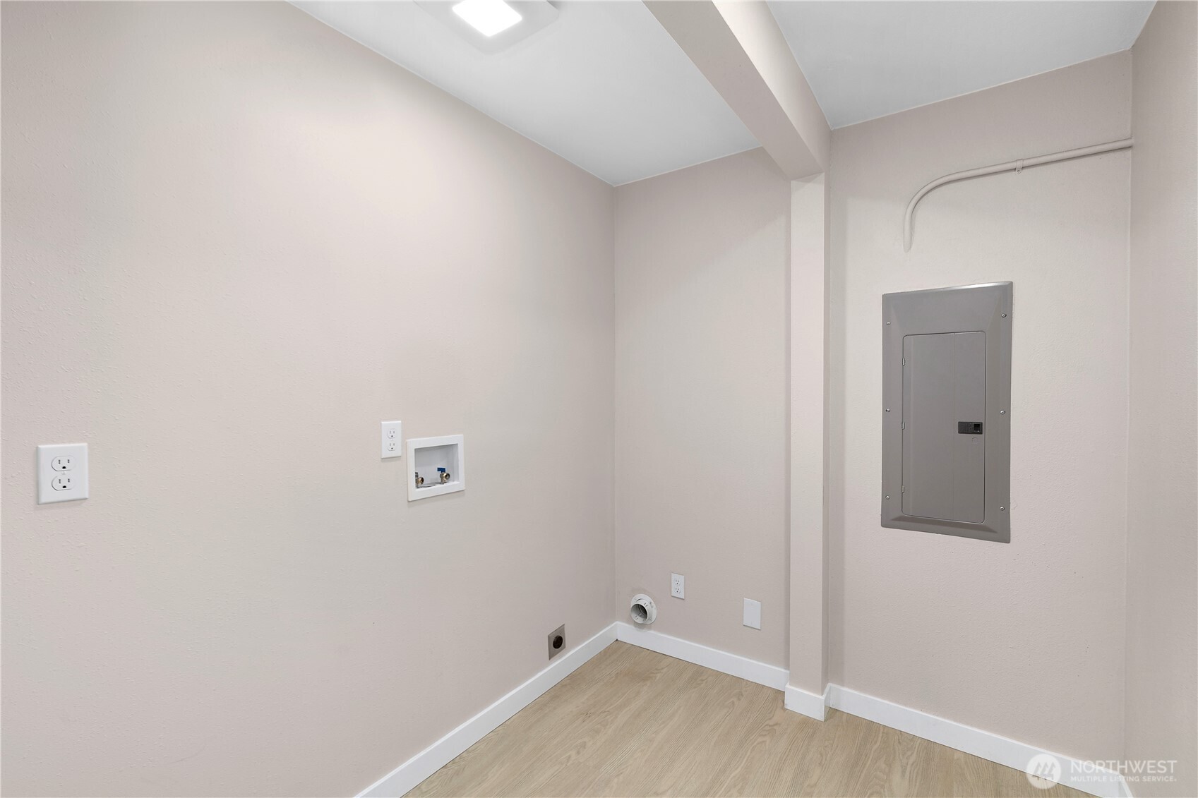 6720 Alder Glen Drive Property Photo 17