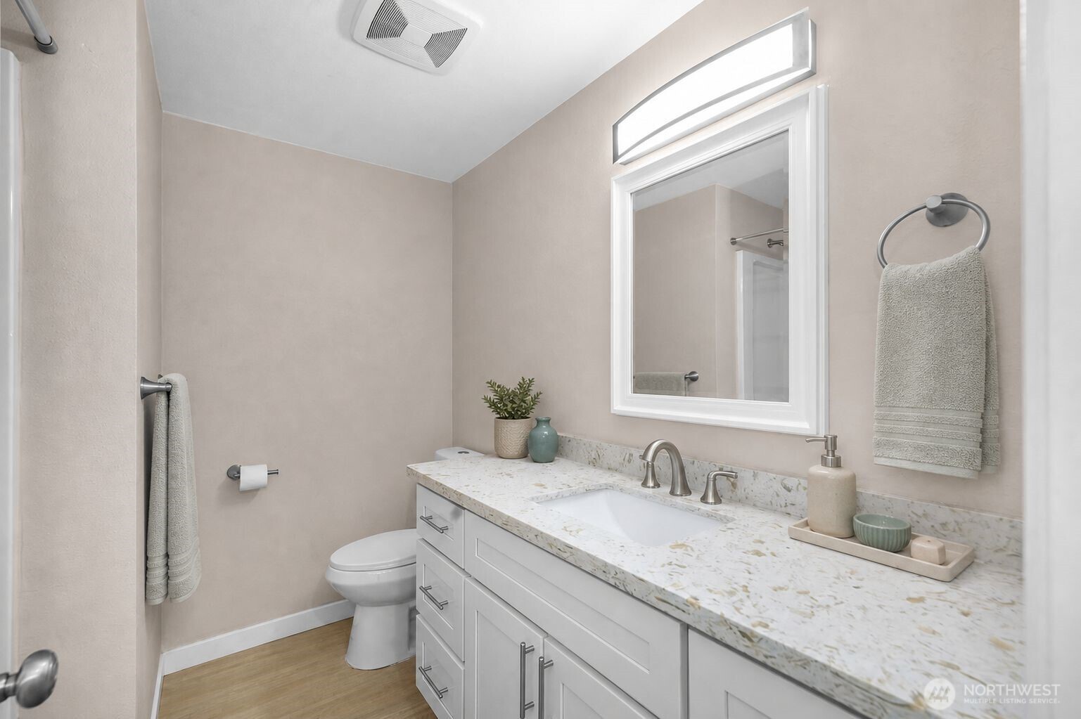 6720 Alder Glen Drive Property Photo 26