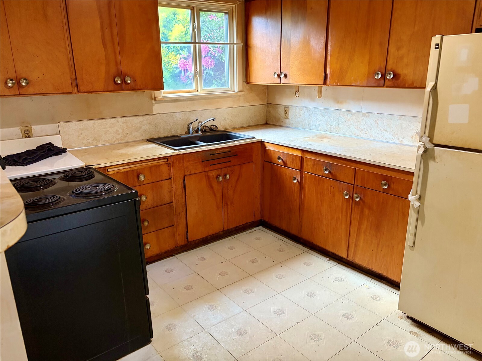 605 Morris Avenue Property Photo 13