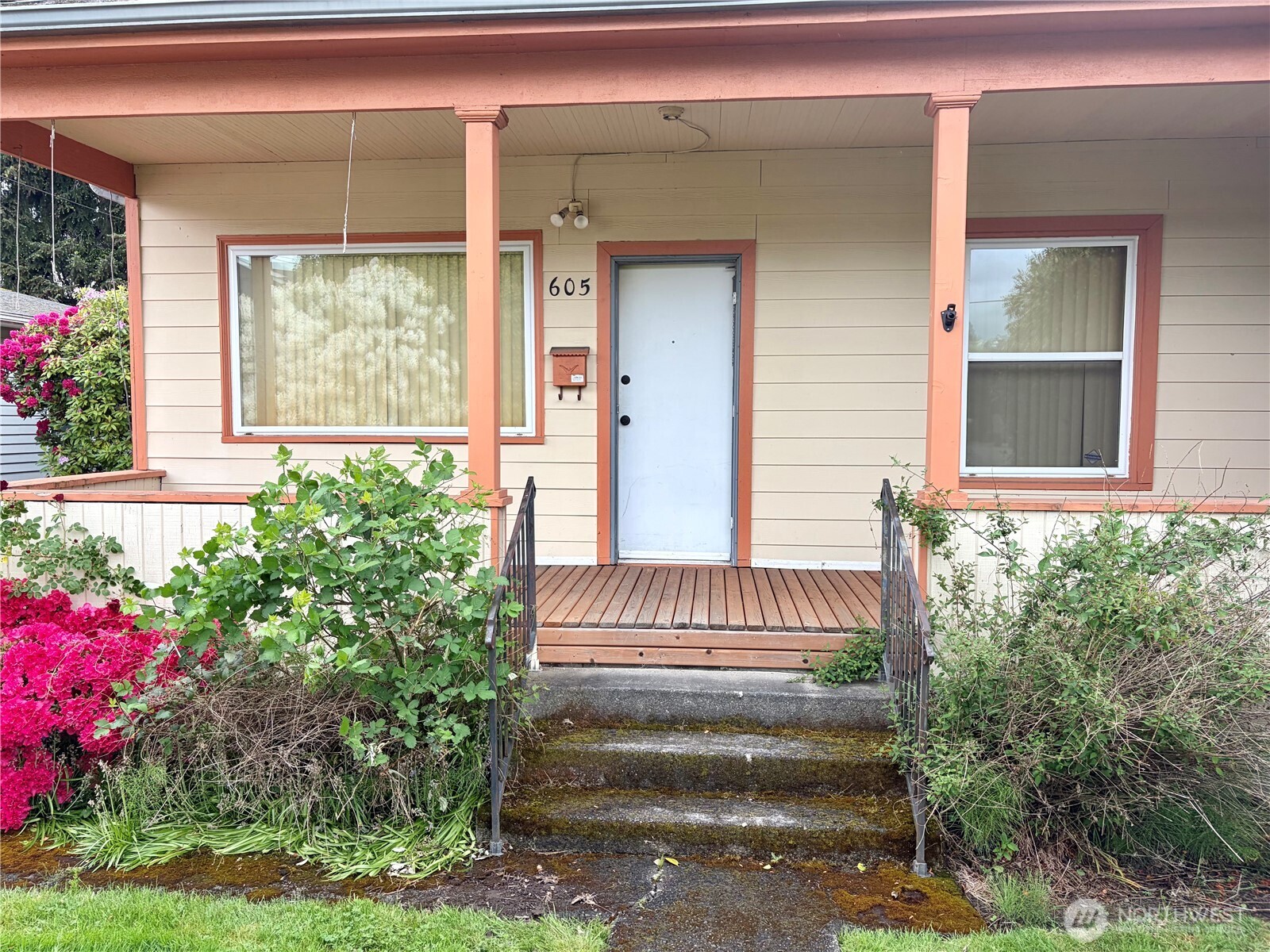 605 Morris Avenue Property Photo 23