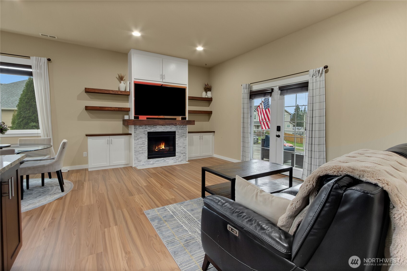 889 Lund Street Property Photo 6