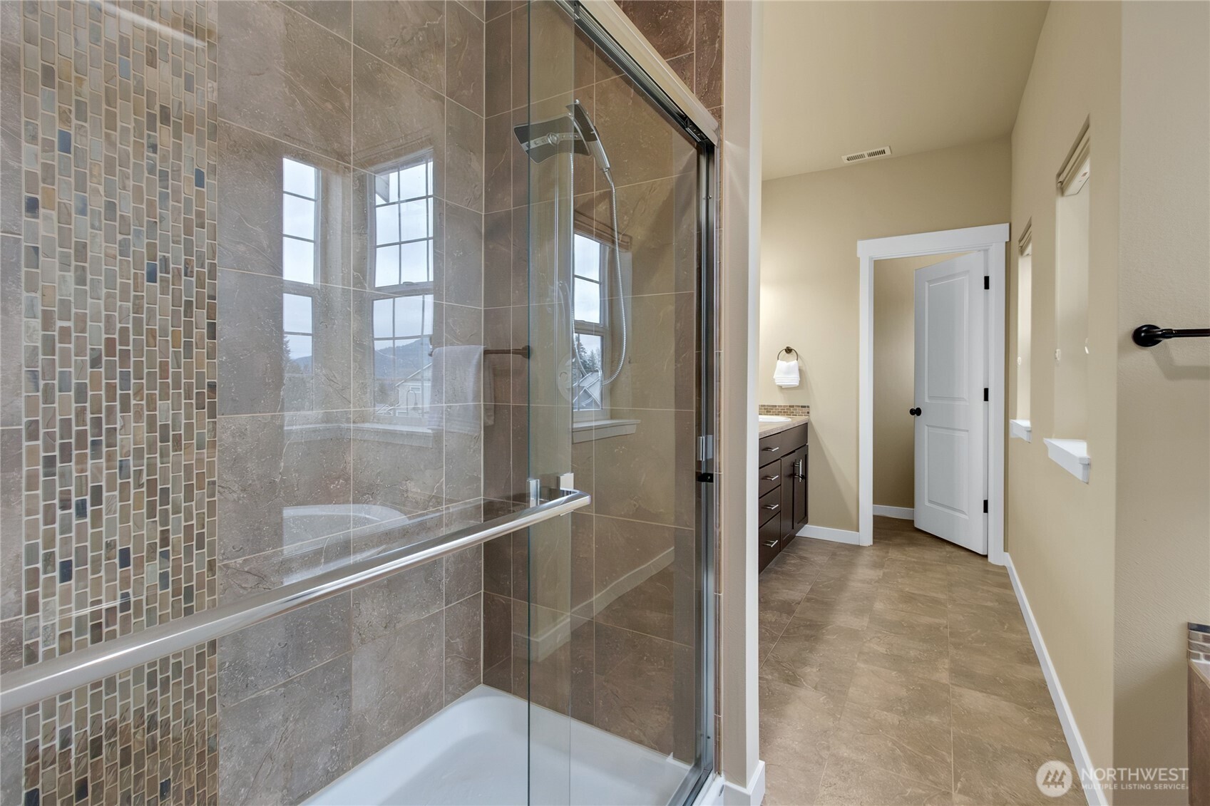 889 Lund Street Property Photo 10