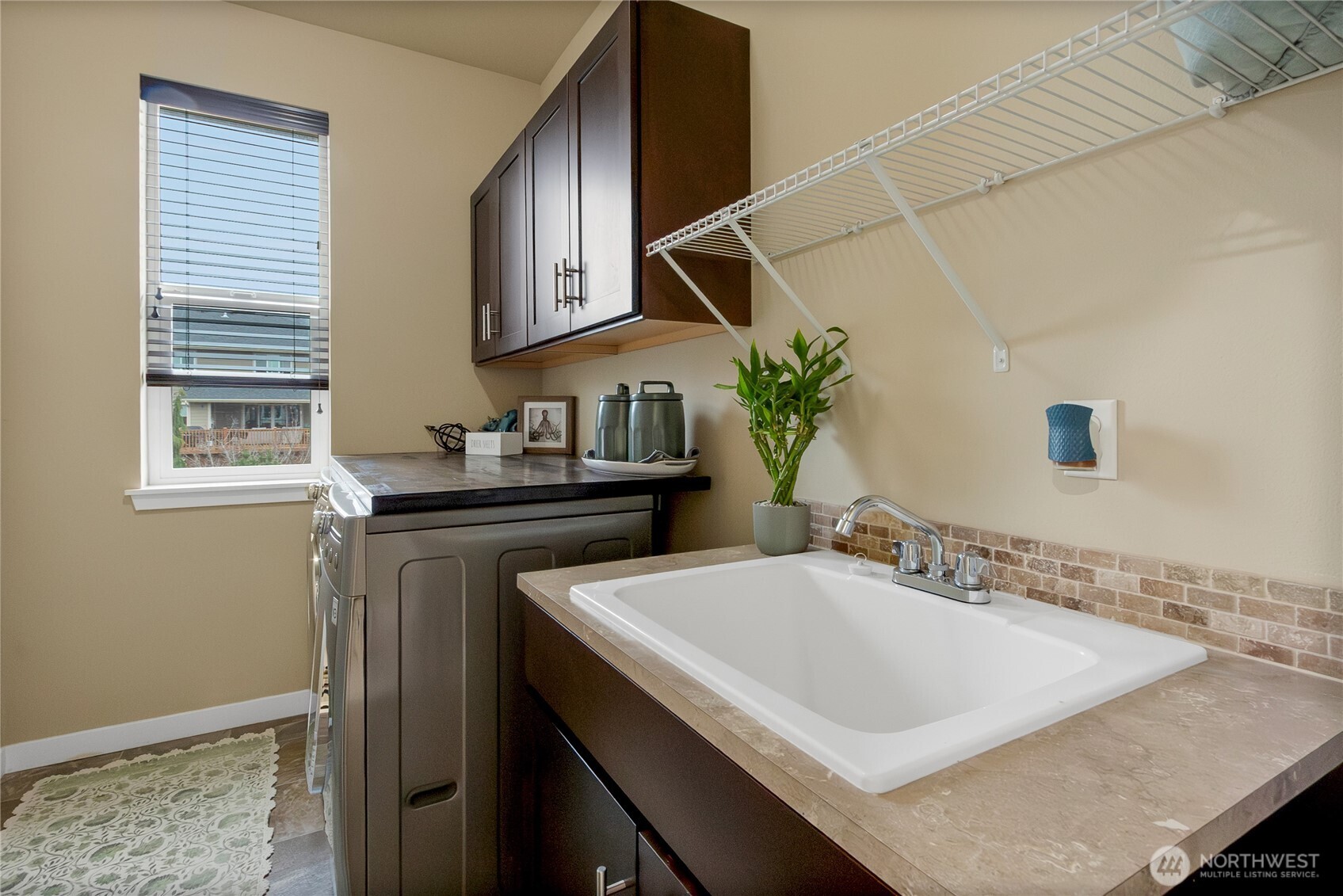889 Lund Street Property Photo 15