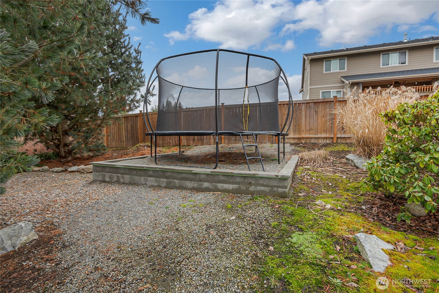 889 Lund Street Property Photo 22