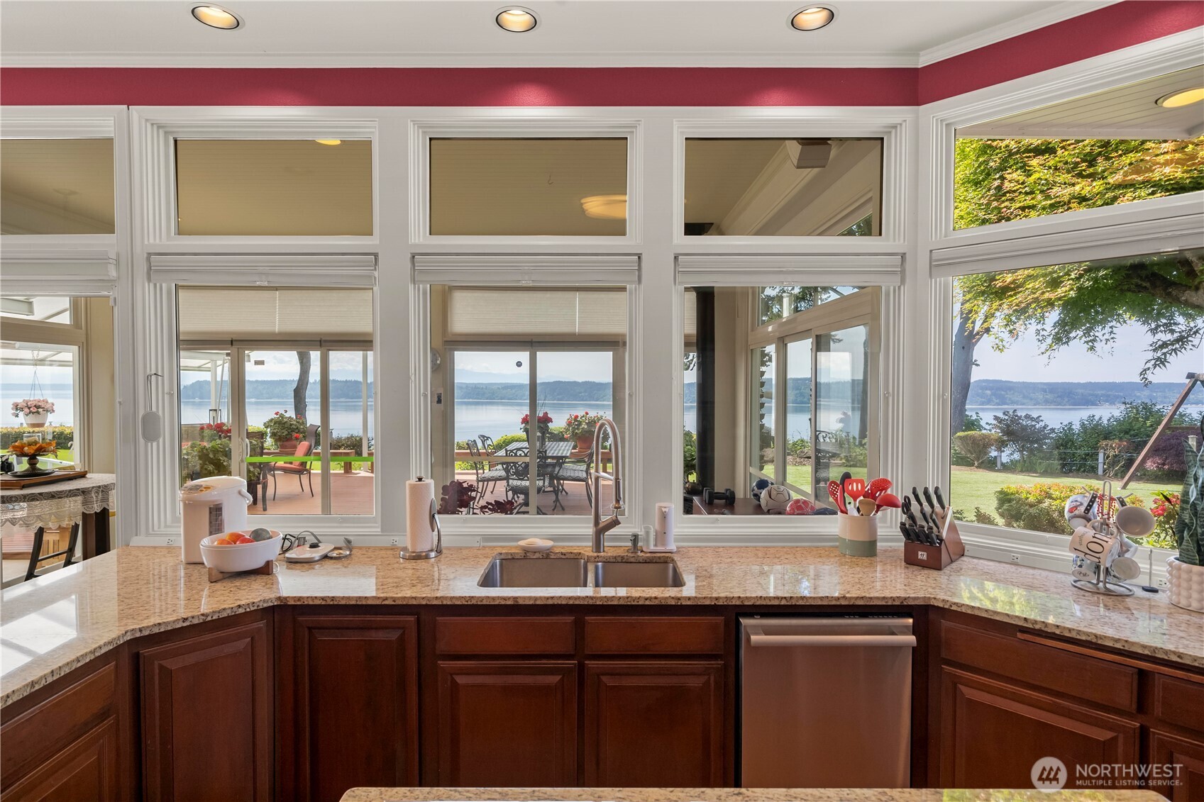2528561 Property Photo 19